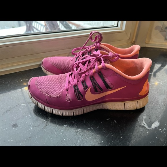 Nike running shoes - Picture 1 of 7